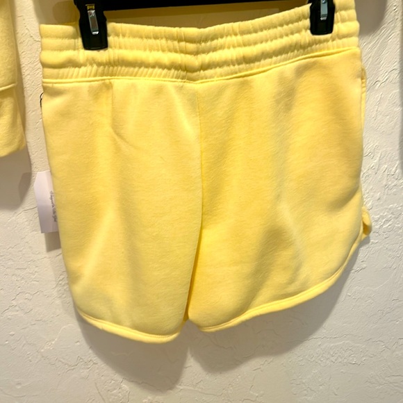 Better Together Yellow Two Piece Crop Hoodie Shorts Set New Large - Picture 5 of 6